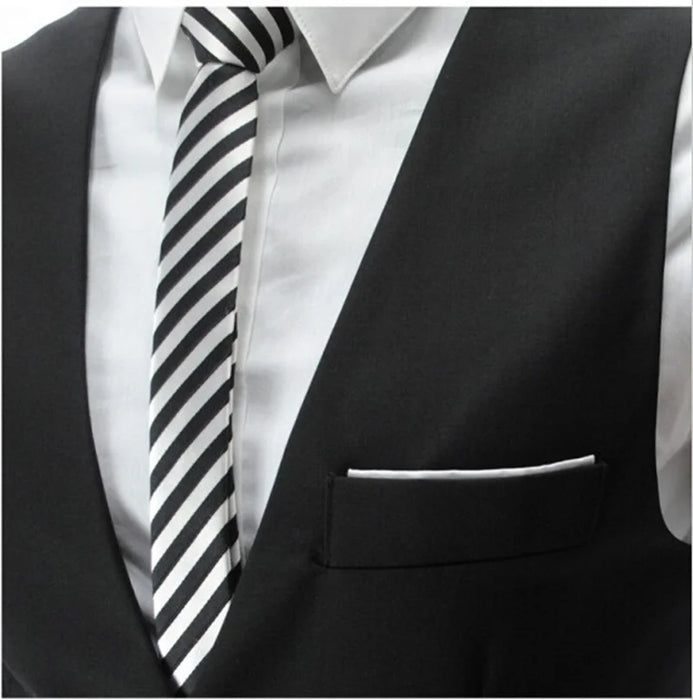 2024 New Arrival Dress Vests For Men Slim Fit Mens Suit Vest Male Waistcoat Gilet Homme Casual Sleeveless Formal Business Jacket